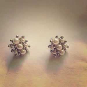 Pearl studs